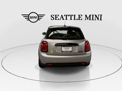 Certified 2024 MINI Cooper SE image 9