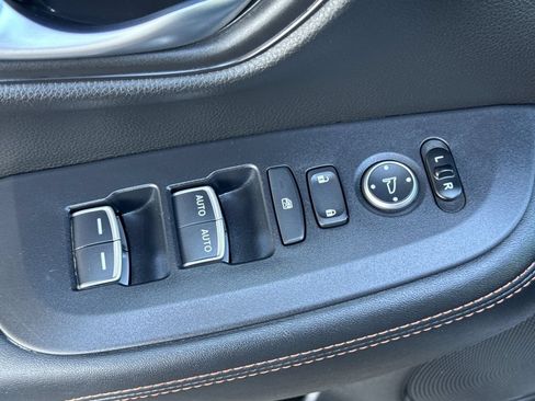 Used 2025 Honda HR-V Sport image 11