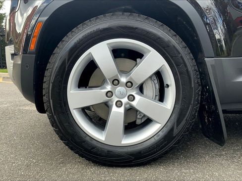 Used 2025 Land Rover Defender 110 S image 10