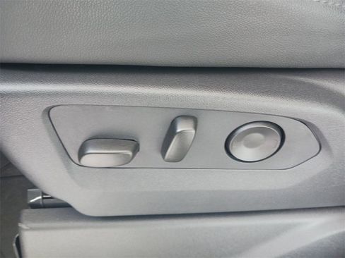 Used 2025 Chevrolet Silverado 1500 ZR2 w/ Technology Package image 35