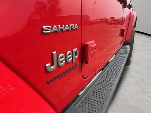 Used 2021 Jeep Wrangler Unlimited Sahara AWD/4WD image 11
