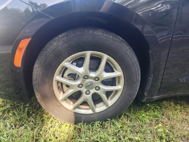 Used 2025 Chrysler Pacifica Select FWD image 3