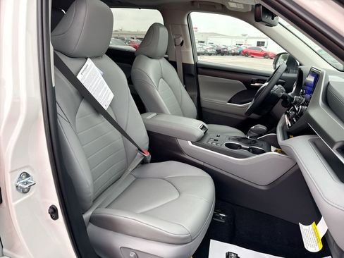 Certified 2026 Toyota Highlander XLE image 26