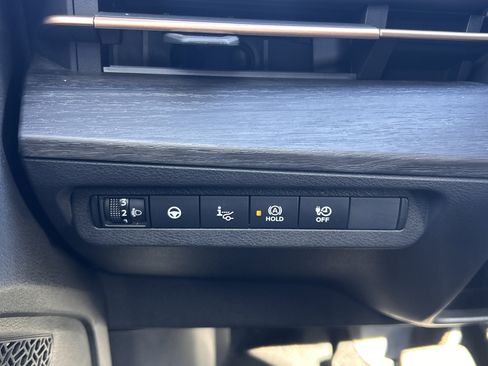 Used 2023 Nissan Ariya FWD image 19