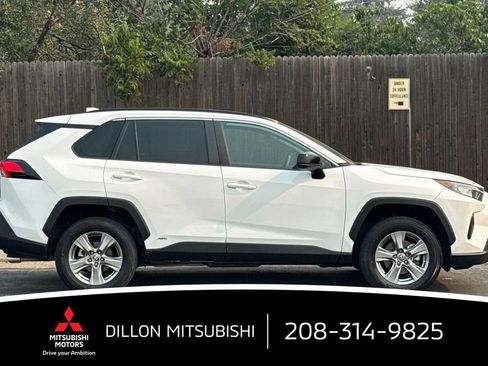 Used 2022 Toyota RAV4 LE AWD/4WD image 3