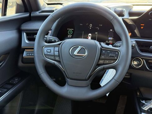 Used 2025 Lexus UX 300h AWD image 9