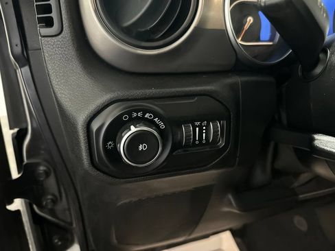 Used 2019 Jeep Wrangler Unlimited Sport S AWD/4WD image 14