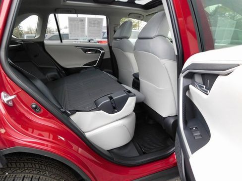 Used 2025 Toyota RAV4 Limited image 27