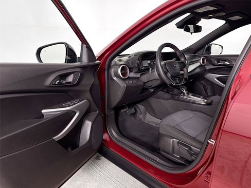 Used 2025 Chevrolet Trax RS w/ Driver Confidence Package FWD image 3