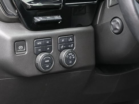 Used 2022 Chevrolet Silverado 1500 ZR2 w/ Technology Package AWD/4WD image 23