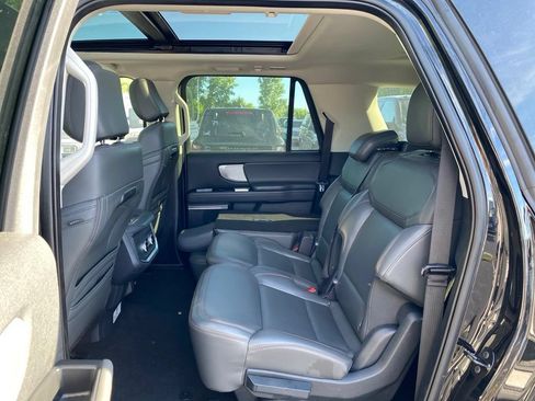 Used 2025 Ford Expedition Max Active AWD/4WD image 9