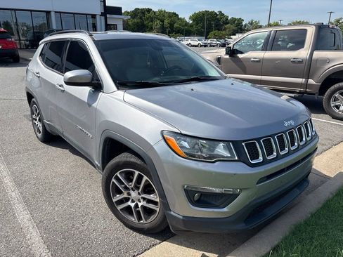 Used 2018 Jeep Compass Latitude w/ Popular Equipment Group FWD image 12