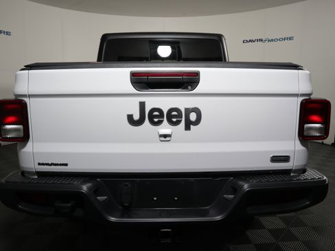 Used 2022 Jeep Gladiator Overland w/ Popular Equipment Package AWD/4WD image 7