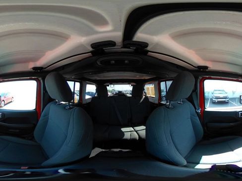 Used 2025 Jeep Wrangler Unlimited Sahara AWD/4WD image 42