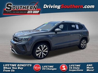 Used 2023 Volkswagen Taos SE w/ Panoramic Sunroof Package