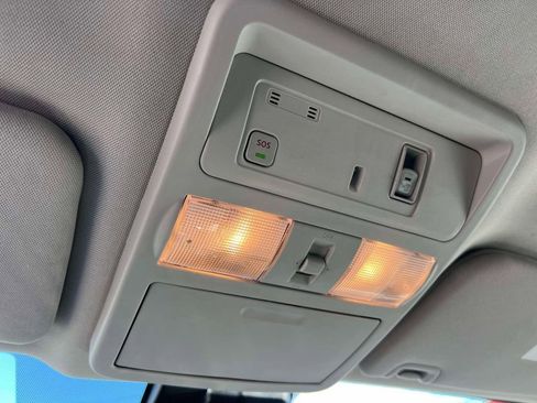 Used 2024 Nissan Titan SV w/ SV Convenience Package image 30