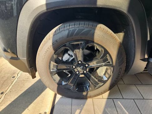 Used 2026 Chevrolet Equinox LT w/ Convenience Package II FWD image 9