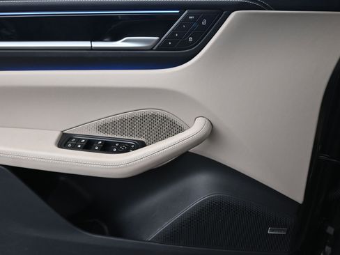 Certified 2025 Porsche Macan 4 Electric image 14