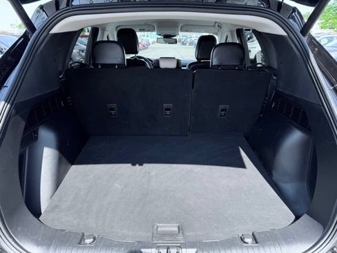 Used 2022 Ford Escape Titanium AWD/4WD image 10