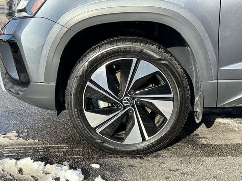 Used 2024 Volkswagen Taos SE image 9