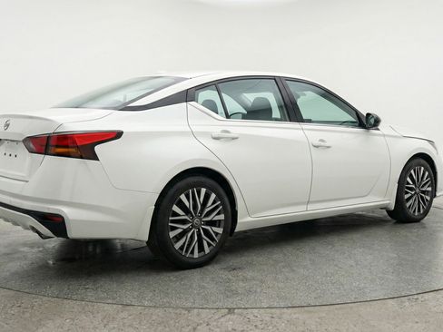 Used 2025 Nissan Altima 2.5 SV image 9