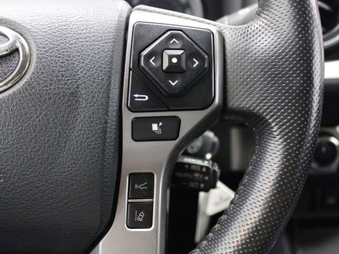 Used 2020 Toyota Tacoma SR5 AWD/4WD image 34