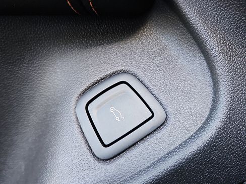 Used 2021 Cadillac CT4 V w/ Technology Package image 18