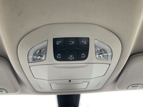 Used 2020 Chrysler Voyager Lxi image 46