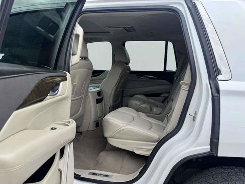 Used 2020 Cadillac Escalade Premium Luxury AWD/4WD image 35