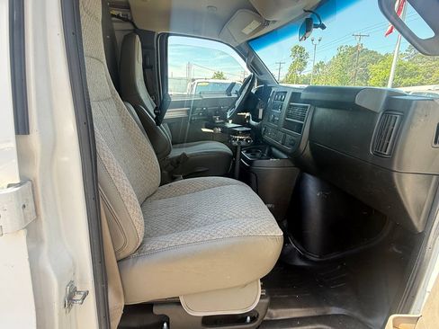 Used 2020 Chevrolet Express 2500 RWD image 20