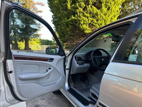 Used 2005 BMW 325i Sedan RWD image 20