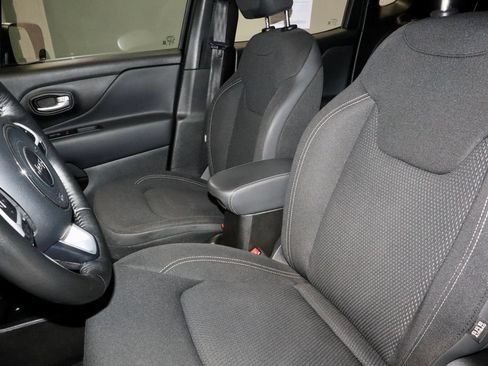 Used 2023 Jeep Renegade Latitude w/ Premium Group AWD/4WD image 24