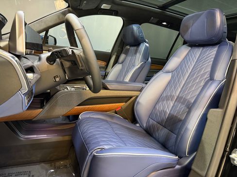 New 2026 Cadillac Vistiq Premium Luxury AWD/4WD image 5