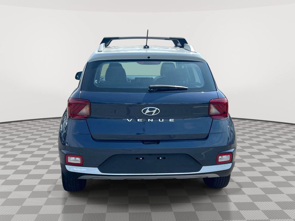 Used 2023 Hyundai Venue Limited FWD image 6