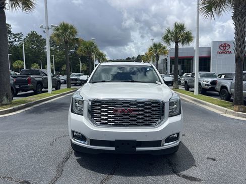 Used 2020 GMC Yukon XL Denali w/ Open Road Package AWD/4WD image 3