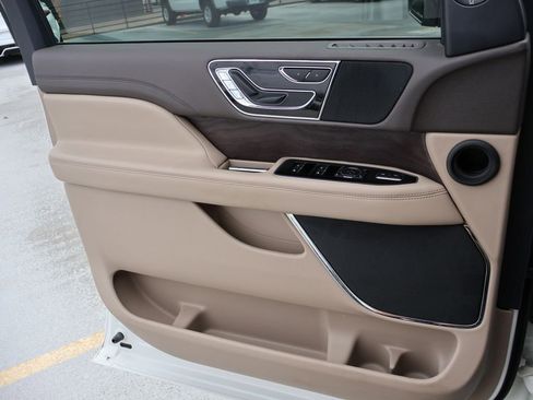Used 2024 Lincoln Navigator Premiere AWD/4WD image 38