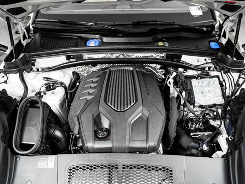 Certified 2026 Porsche Macan AWD/4WD image 12