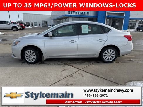 Used 2017 Nissan Sentra S image 2