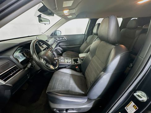 Used 2024 Mitsubishi Outlander SE image 13