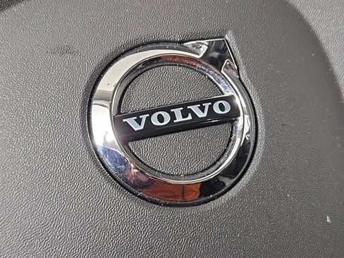 Certified 2025 Volvo XC60 B5 Plus image 32