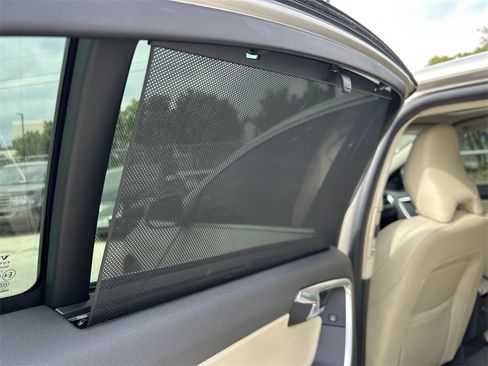 Used 2018 Volvo S60 T5 Inscription Platinum image 18