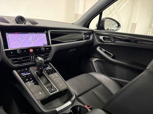 Certified 2026 Porsche Macan AWD/4WD image 15