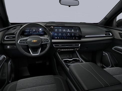 Used 2025 Chevrolet Traverse LT w/ Enhanced Driving Package FWD image 8