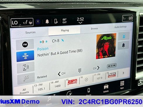 Used 2023 Chrysler Pacifica Touring-L FWD image 33
