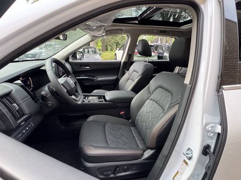 New 2026 Nissan Pathfinder Platinum AWD/4WD image 28