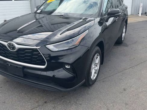 Used 2024 Toyota Highlander LE AWD/4WD image 6