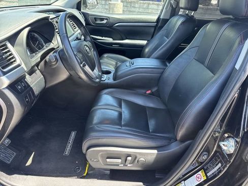 Used 2019 Toyota Highlander SE AWD/4WD image 9