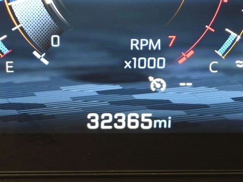 Used 2025 Chevrolet Traverse LT image 38