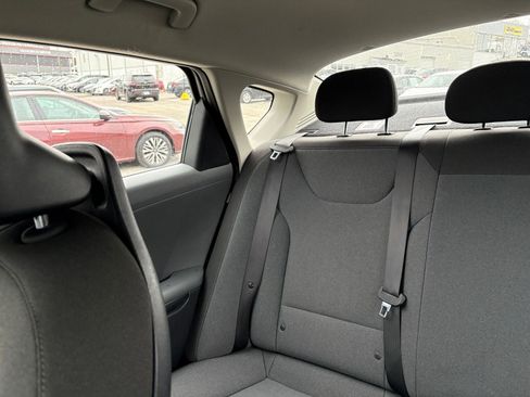 Used 2025 Kia K4 LXS image 37