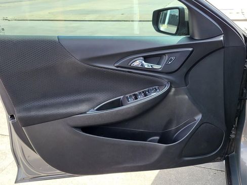 Used 2018 Chevrolet Malibu LT image 19